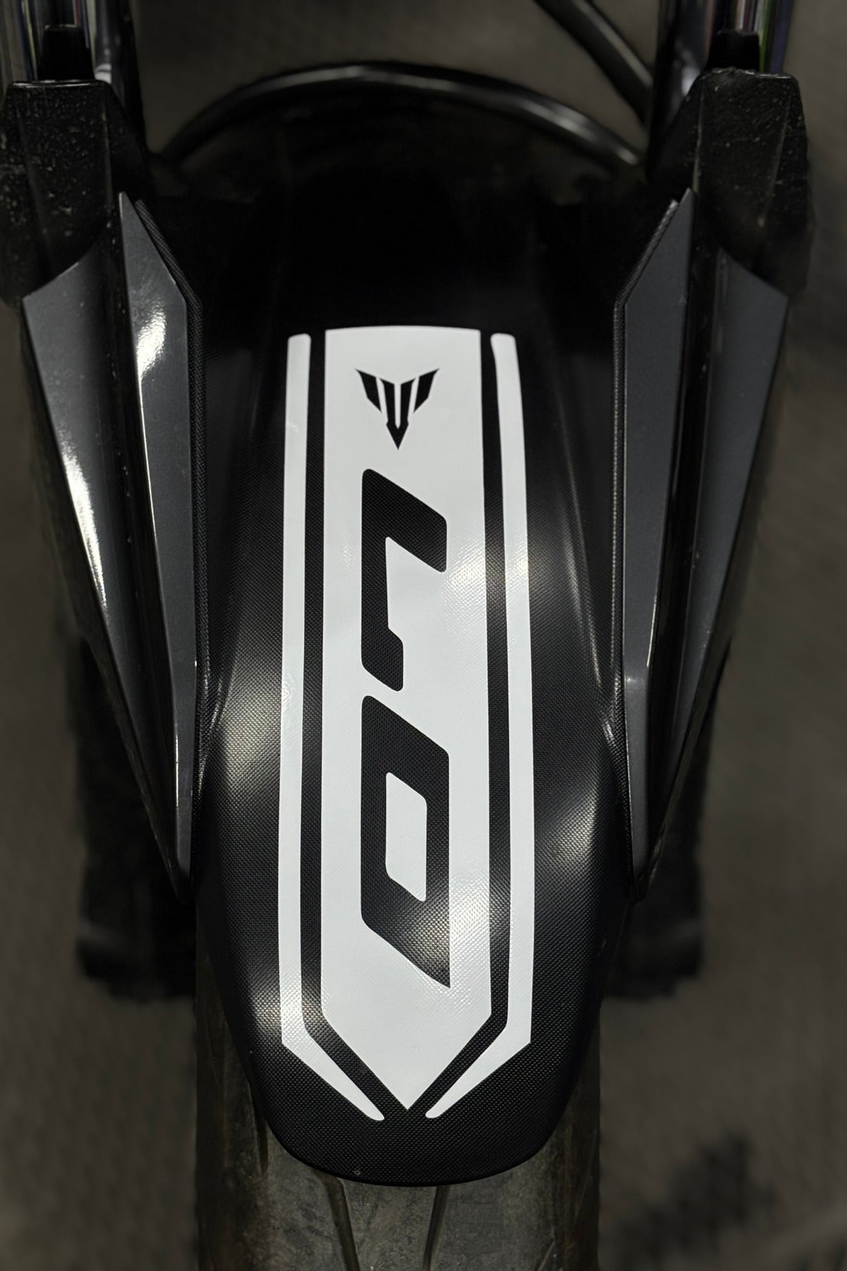 Yamaha MT-07 için Beyaz Renk Çamurluk Sticker Etiket