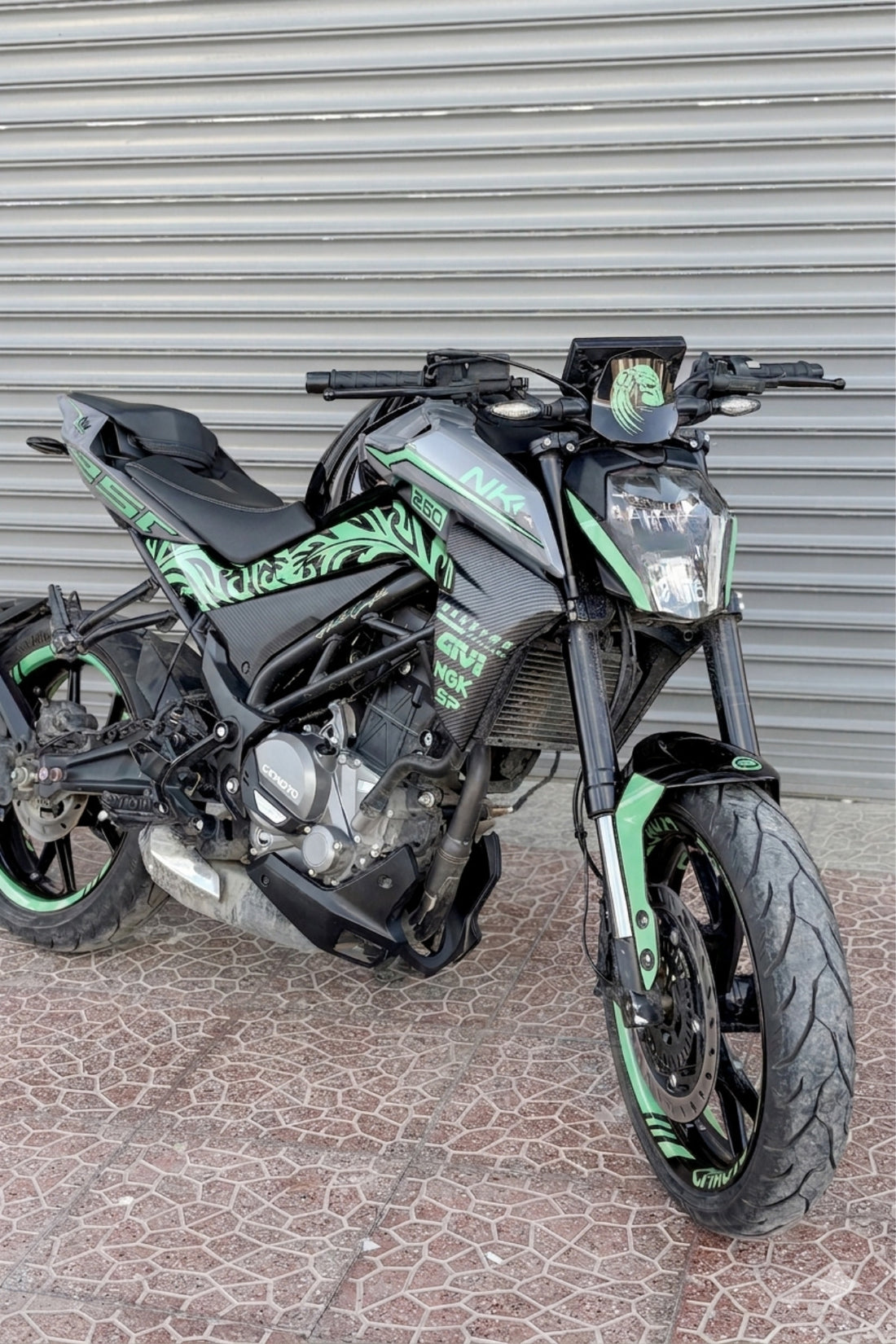 CFMOTO NK250 için Tribal Detaylı Komple Jant ve Grenajlar için Sticker Seti