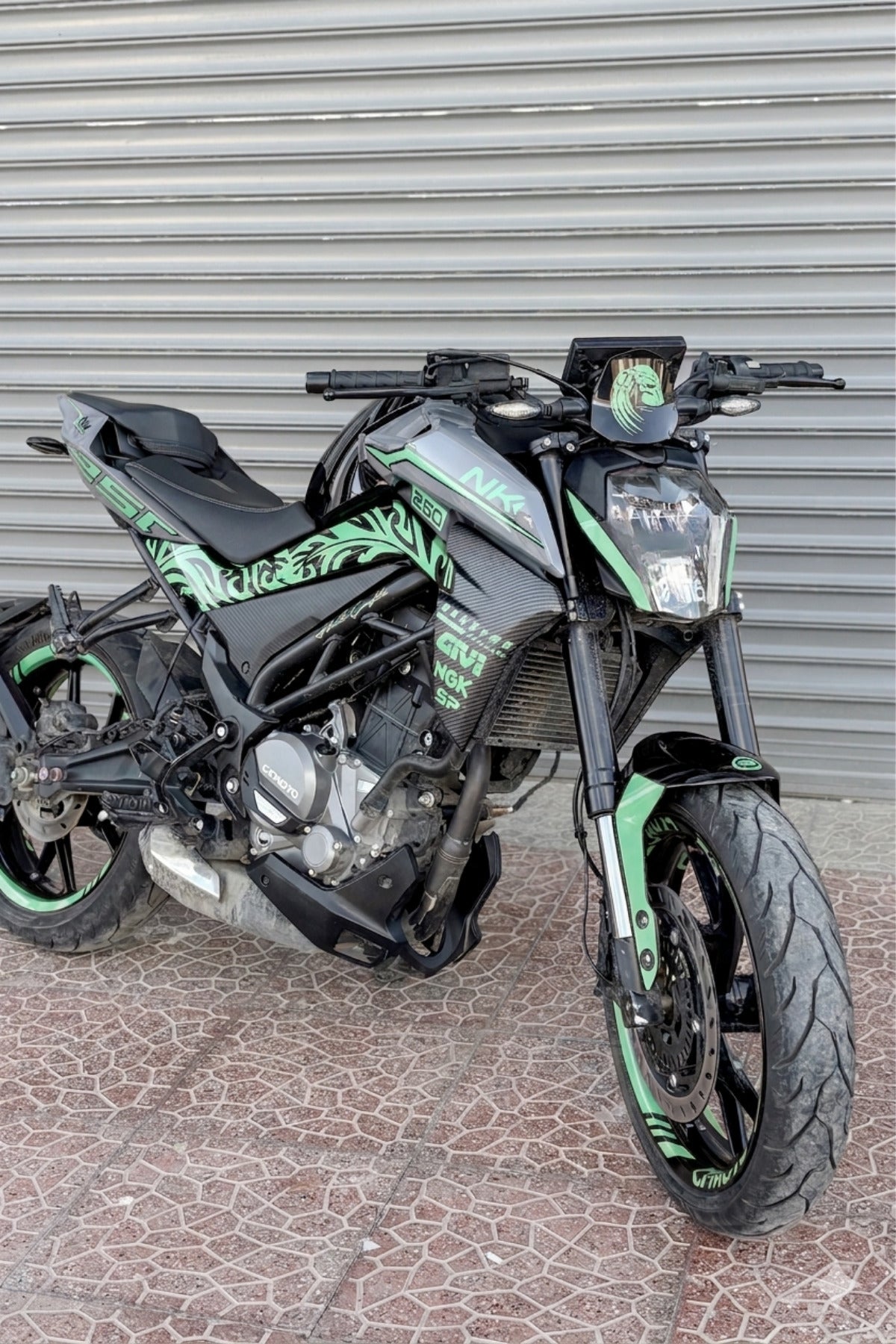 CFMOTO NK250 için Tribal Detaylı Komple Jant ve Grenajlar için Sticker Seti