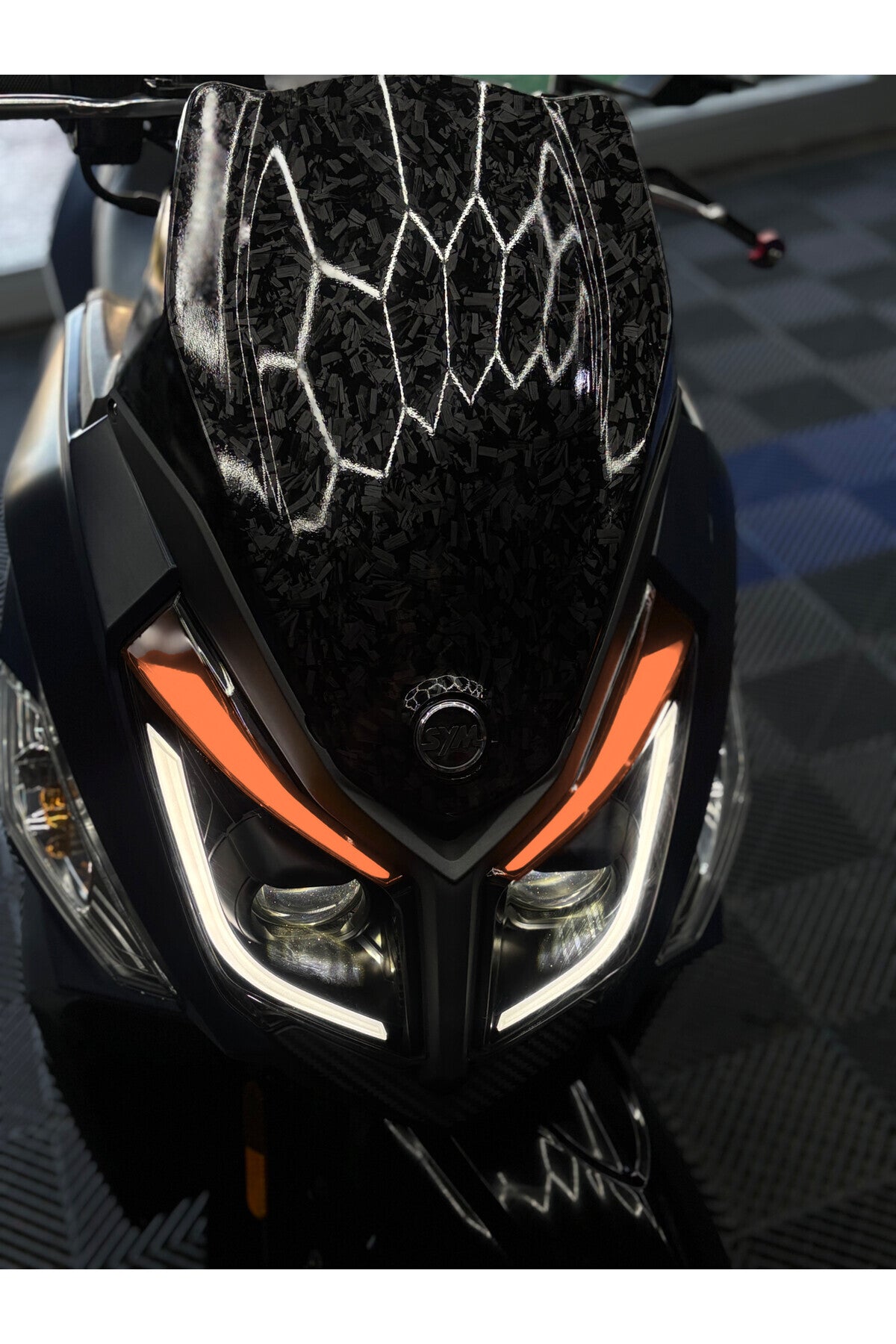SYM Jet 14 Scooter için Gündüz Ledi Far Renklendirme Sticker Far Tasarım Film (Sağ ve Sol)