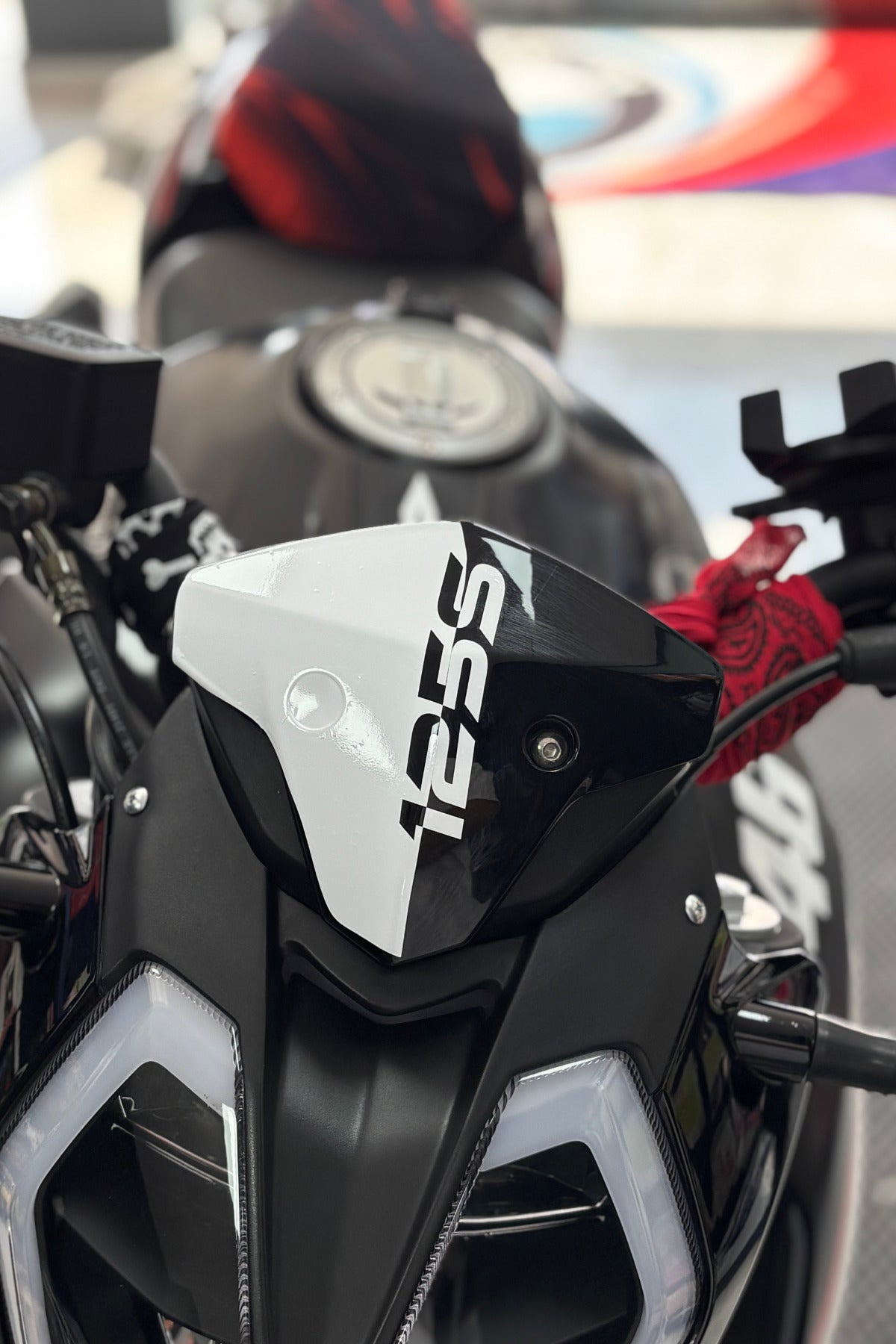 Benelli 125S ve RKS 125S için Kafa için Beyaz Renk Sticker Etiket (1 Adet)