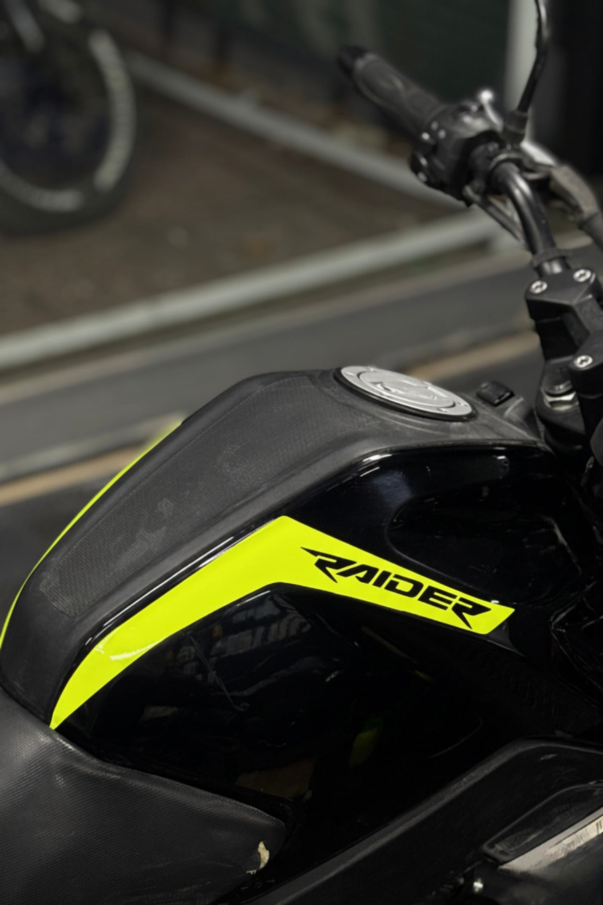 Tvs Raider 125 Motosiklet için Uyumlu Depo Kordon Sticker Seti (Sağ ve Sol)