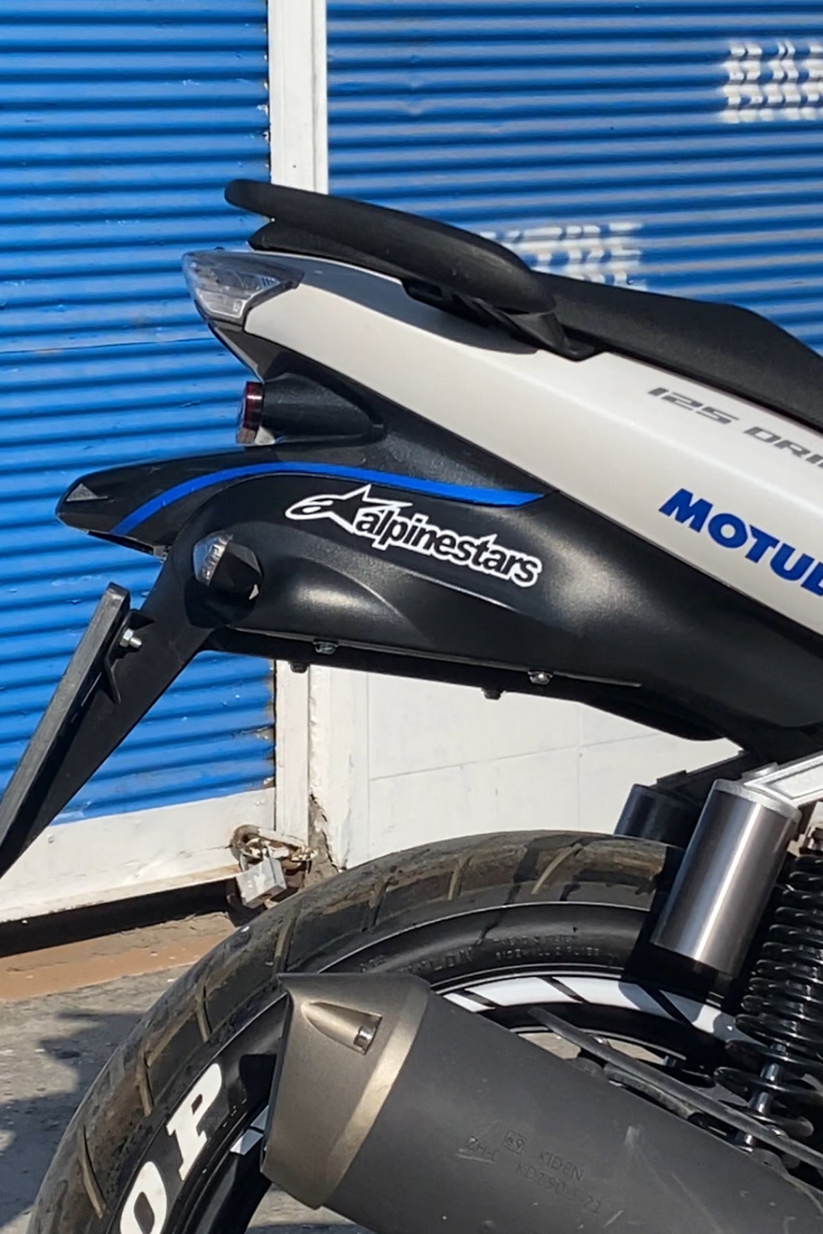 Dekoratif Beyaz Alpinestars Sticker Araba-Motor-Kask için Etiket 14CMx4CM (1 Adet)
