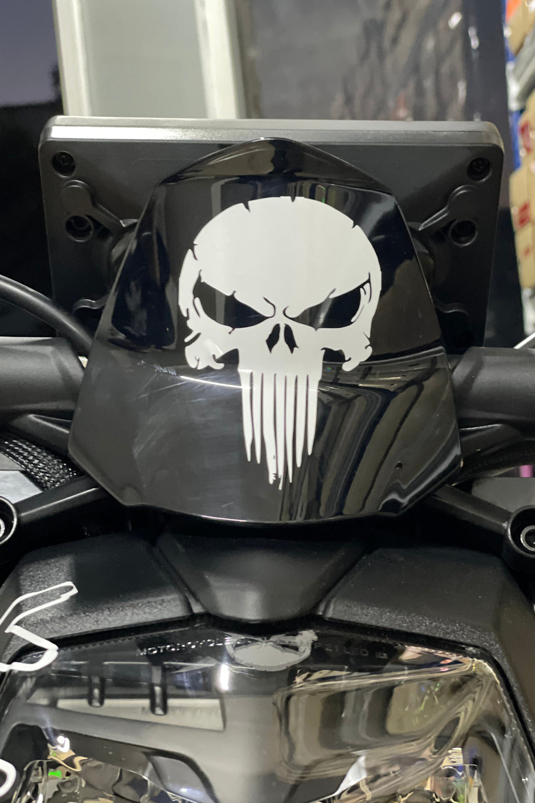 Motor-Araba-Kask için Beyaz Renk Punısher Kurukafa Sticker Etiket (12CMx6CM)(1 Adet)