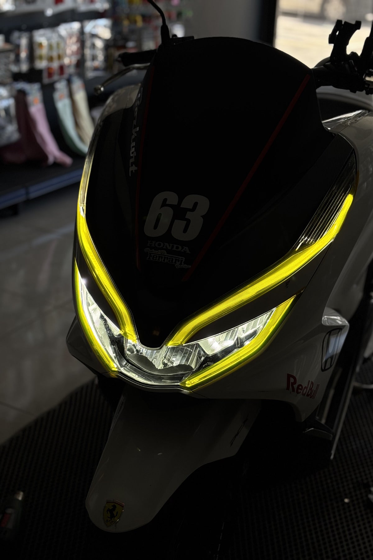 Honda PCX (2018-2020) için Far Tasarım Folyosu Sticker