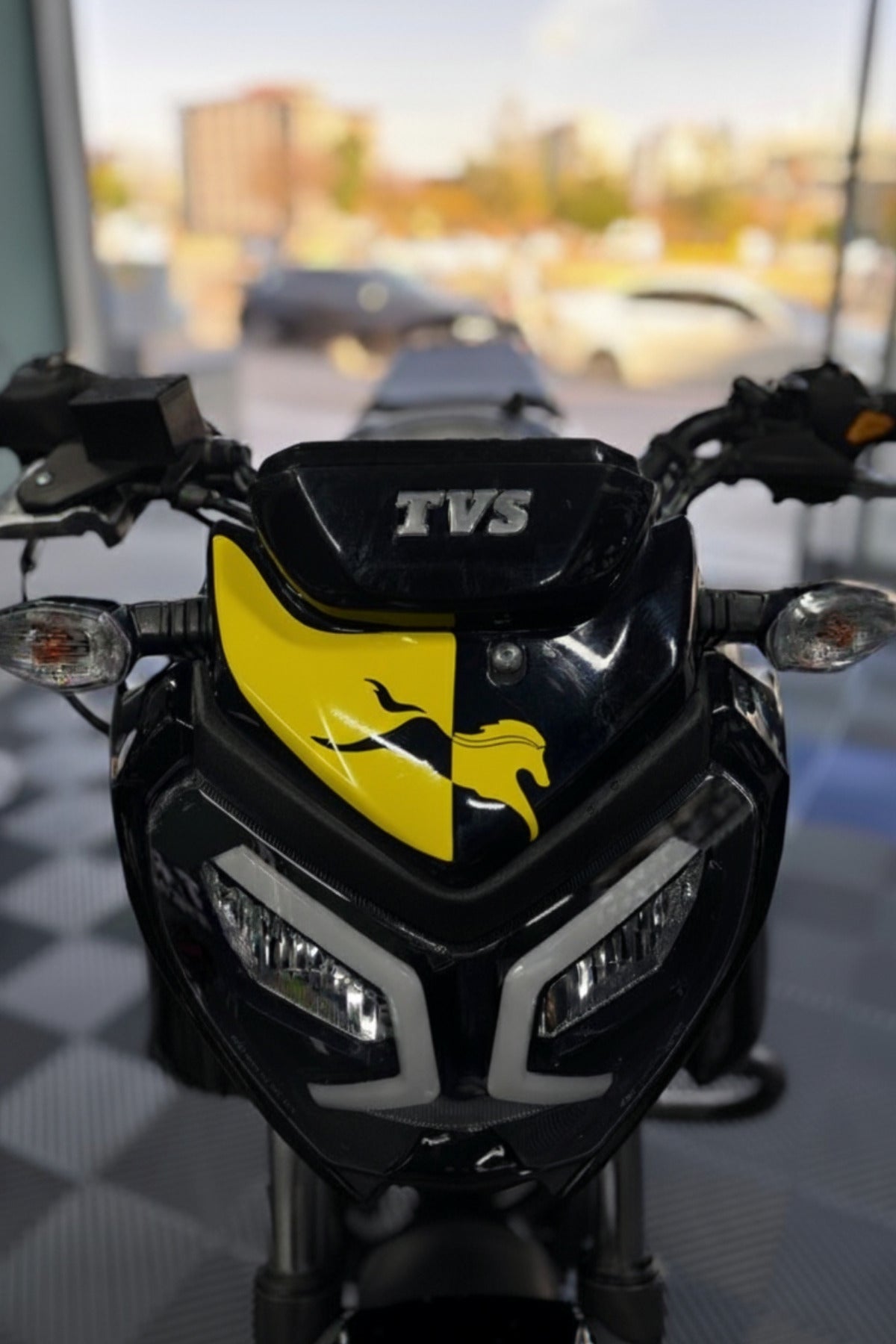 TVS Raider için Kafa Detay Sticker AT Logolu Sticker