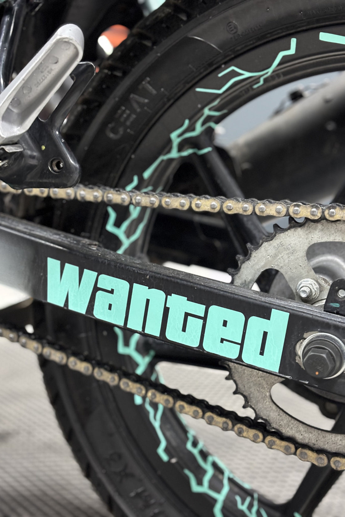Motor-Araba-Kask için Nane Yeşili Wanted Sticker Etiket (20CM)(1 Adet)