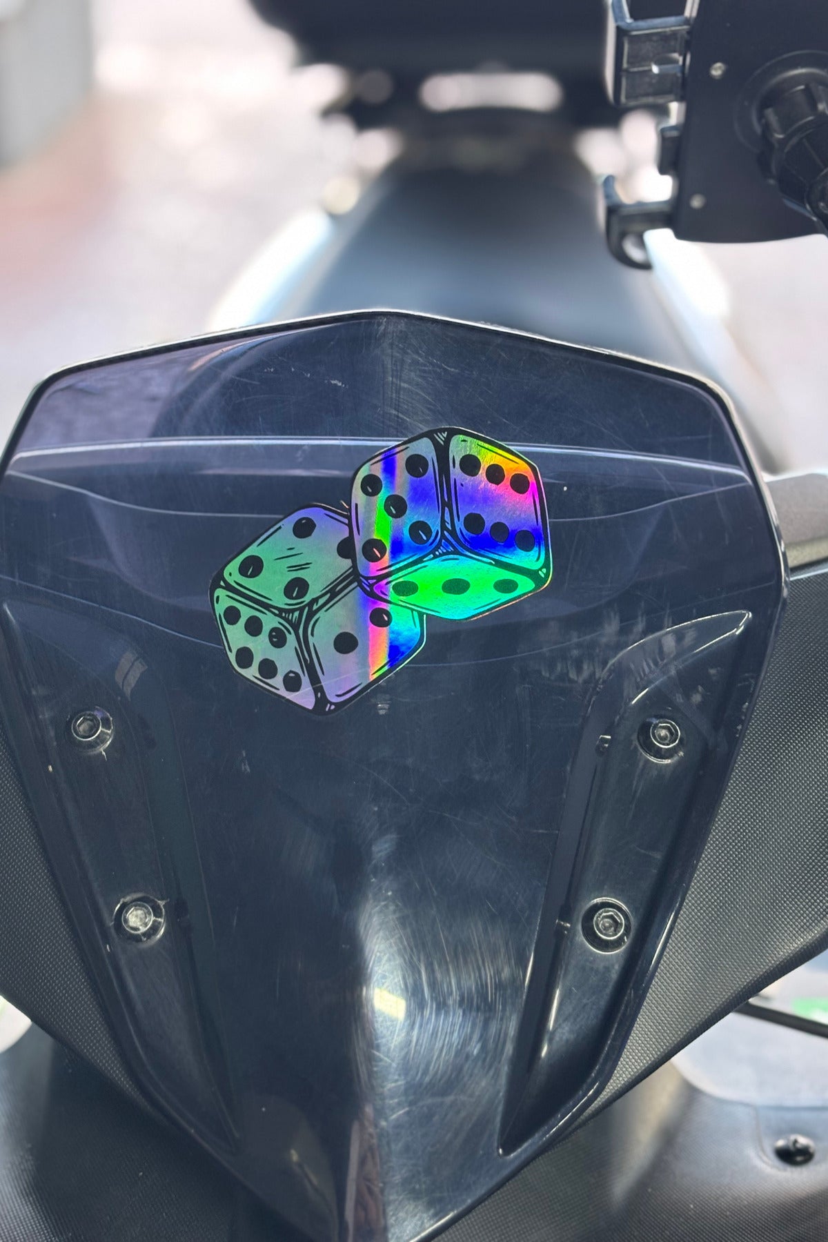 Motor ve Araba için Renk Değiştiren Zarlı Sticker Etiket (8CMx8CM)