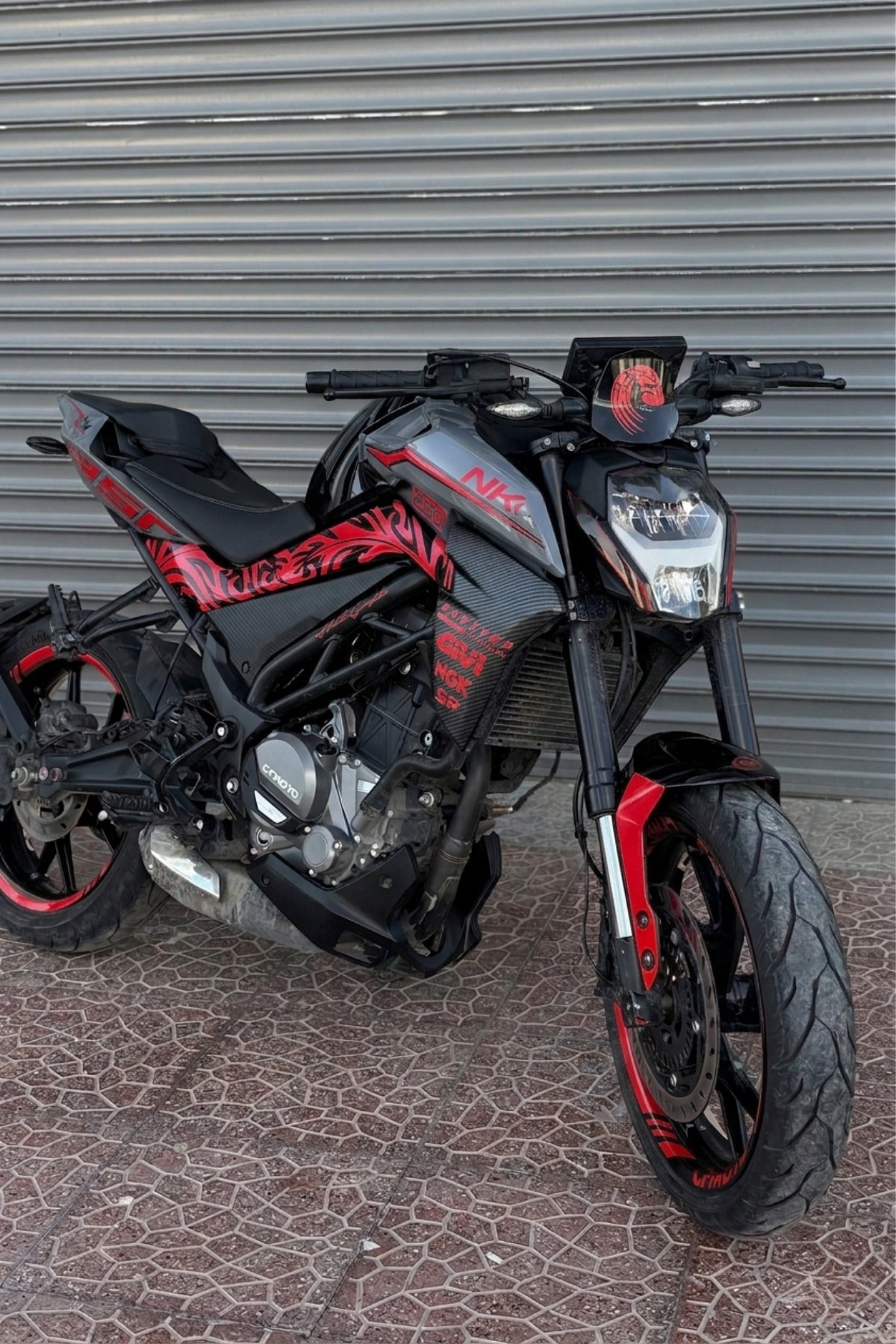 CFMOTO NK250 için Tribal Detaylı Komple Jant ve Grenajlar için Sticker Seti