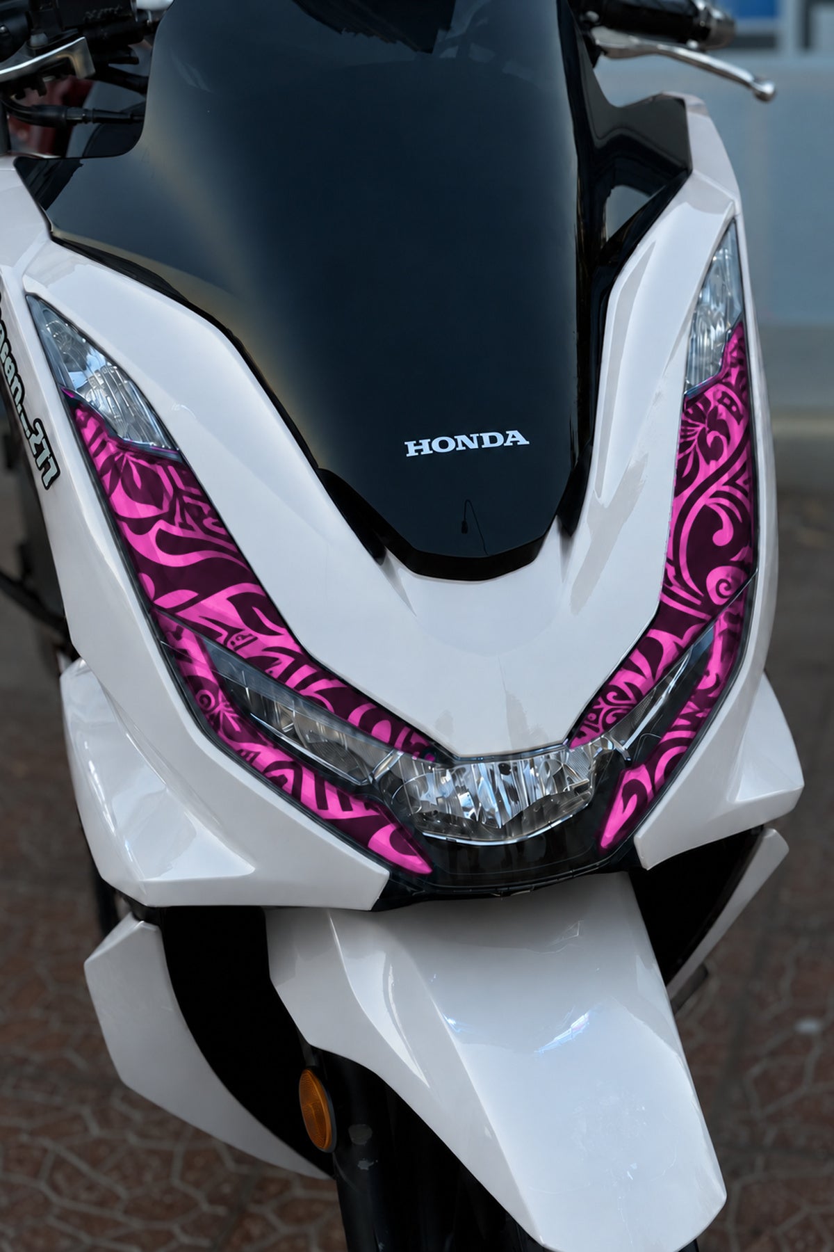 Honda PCX Geniş Kalıp Yaprak Desenli Dövme Far Filmi Far Tasarım Sticker (2021-2022-2023-2024 Uyumlu)