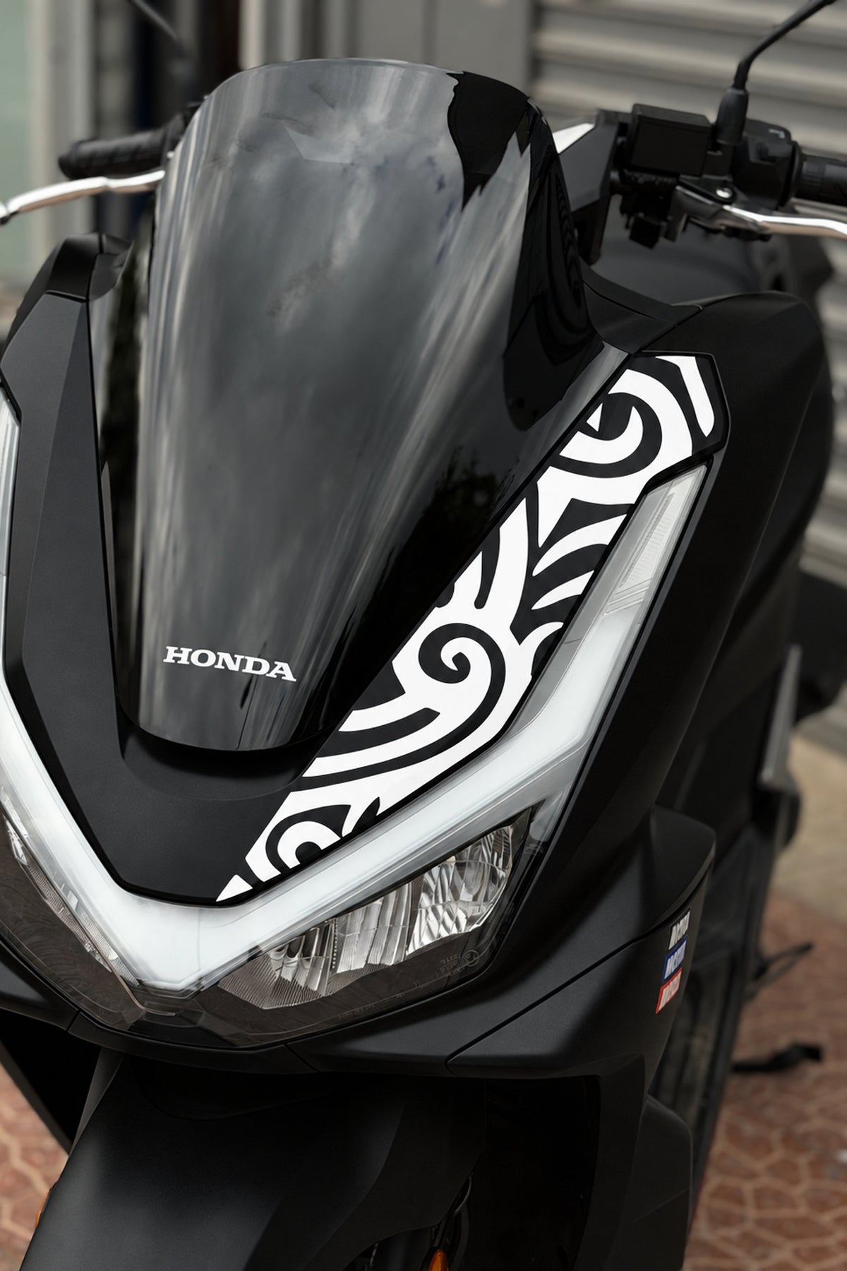 Honda PCX Deluxe 2025-2026 Yeni Kasa için Dövme Tribal Desen Sticker Etiket (1 Adet)