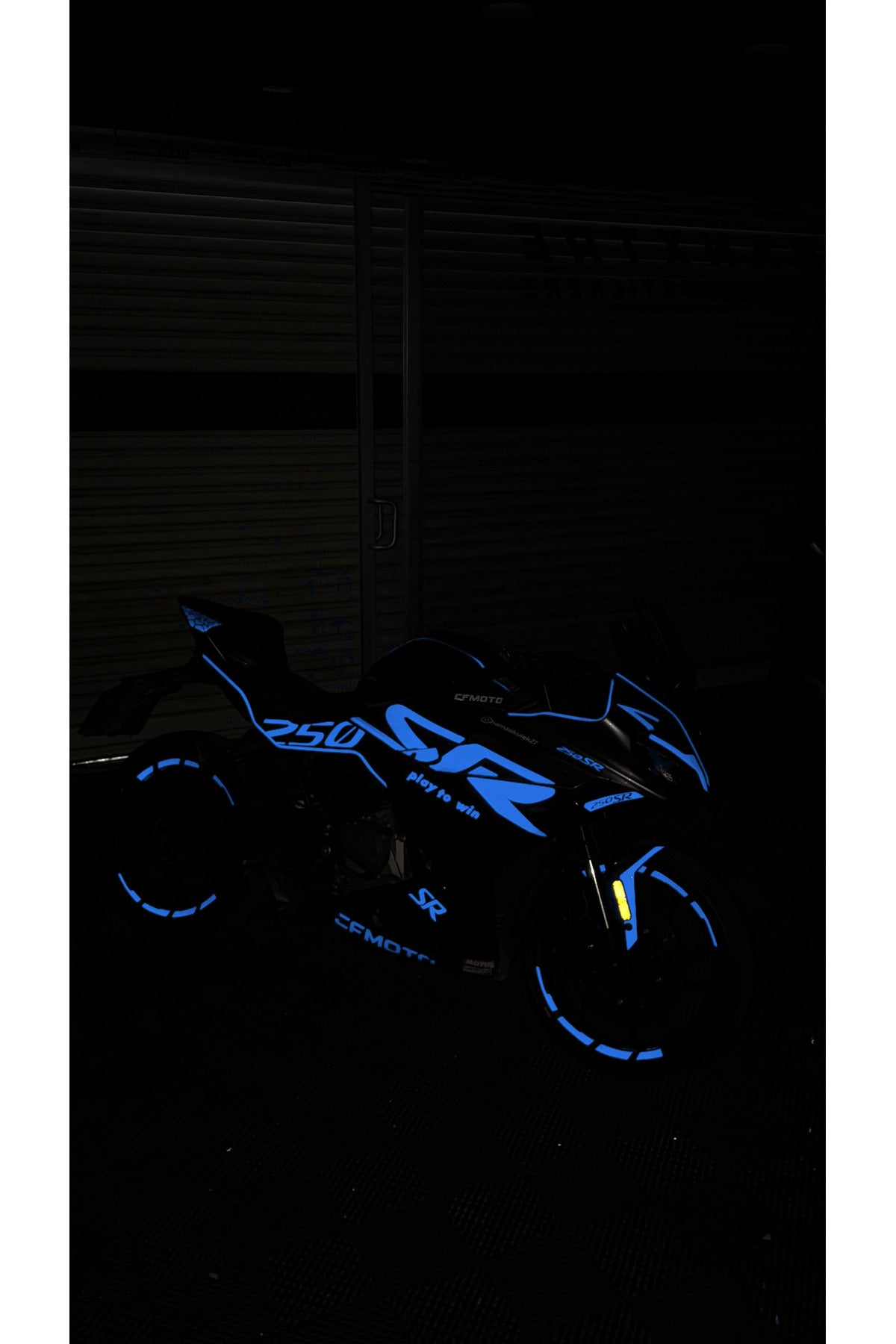CFMOTO 250SR için Komple Reflektörlü Motosiklet Sticker Seti (Gece Flaş ile Çekimde Parlar) (Sağ ve Sol)