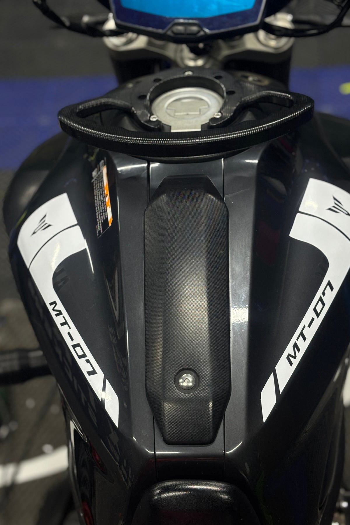 Yamaha MT-07 için Beyaz Depo Sticker (2014-2020 Yıllara Uyumlu) Seti (Sağ ve Sol)