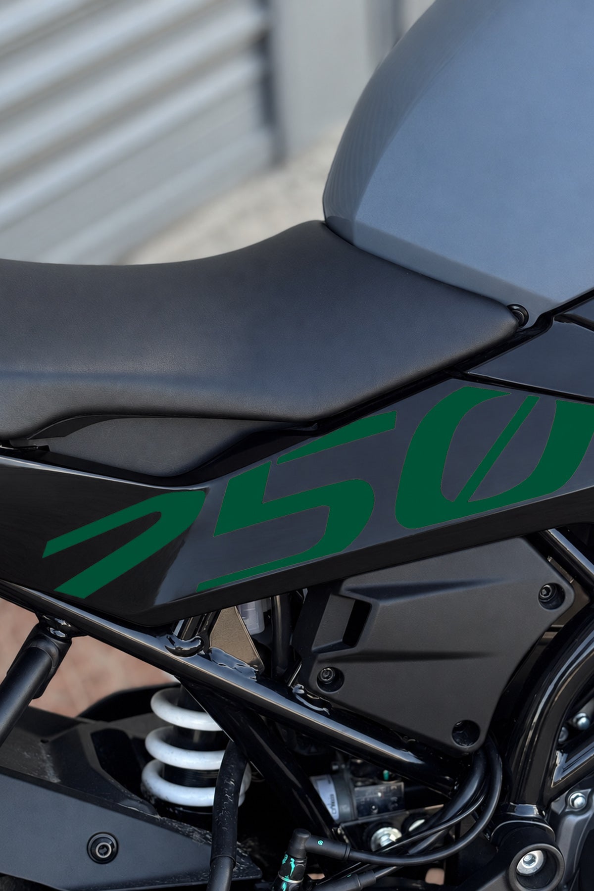 CFMOTO 250SR için Hazır Kalıp 250 Yazıları Sticker Etiket (Sağ ve Sol )