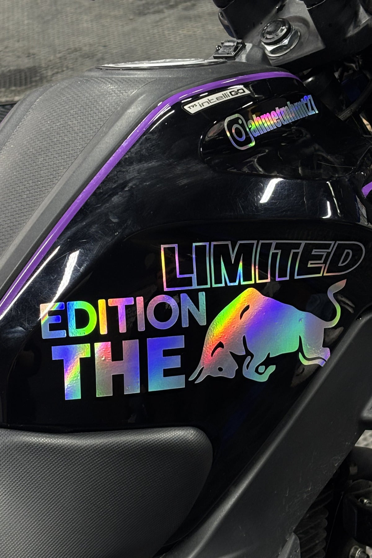 TVS Raider 125 için Hologramlı Boğa Enerji Limited Edition Sticker (Tek Taraf)