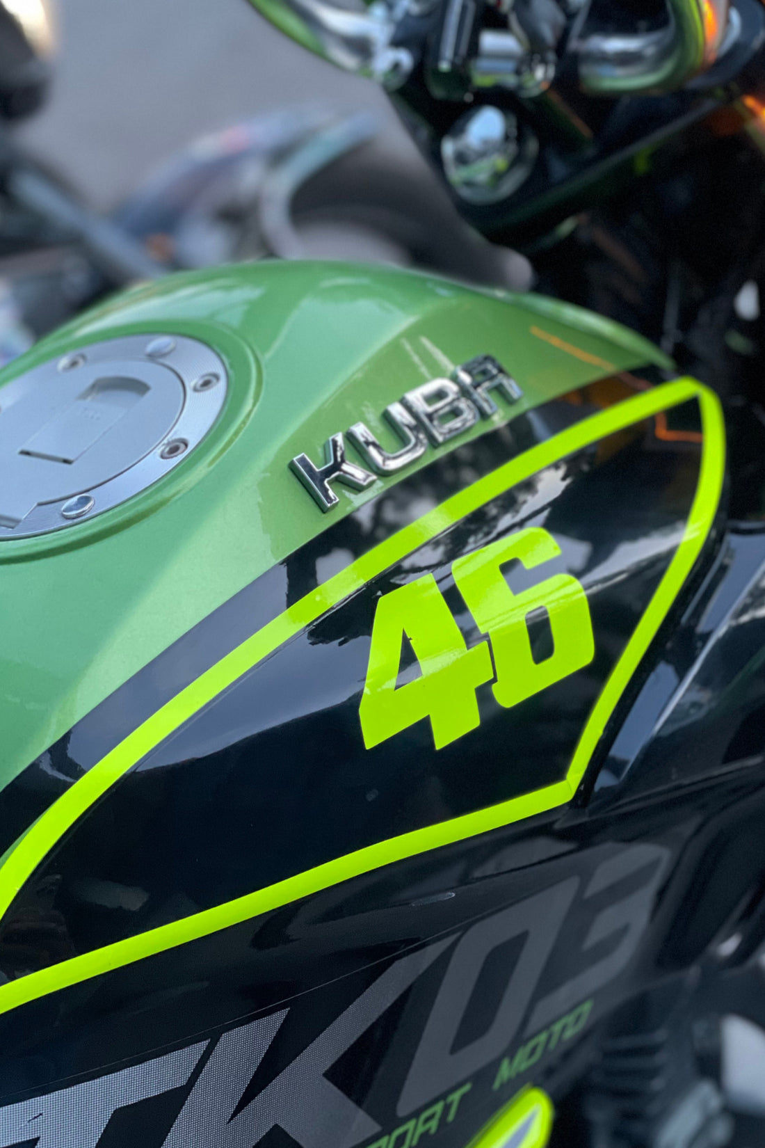 Motor için Dekoratif 46 Logo Neon Sarı Motor-Araba-Kask için Etiket (1 Adet)