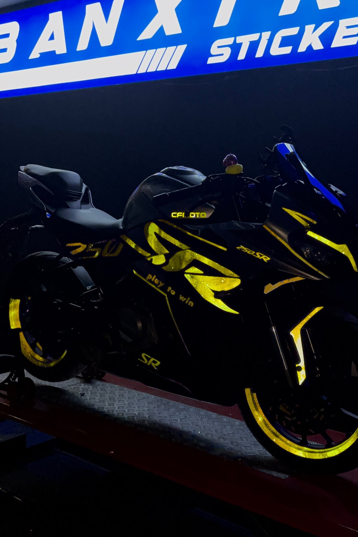 CFMOTO 250SR için Galaksi Desenli Komple Reflektörlü Sticker Seti (Sağ ve Sol)