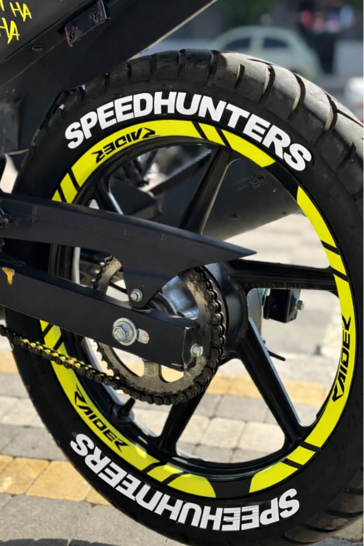 TVS Raider için Neon Sarı Renk 3'lü Raider Yazılı Jant Şeridi (12 Parça)
