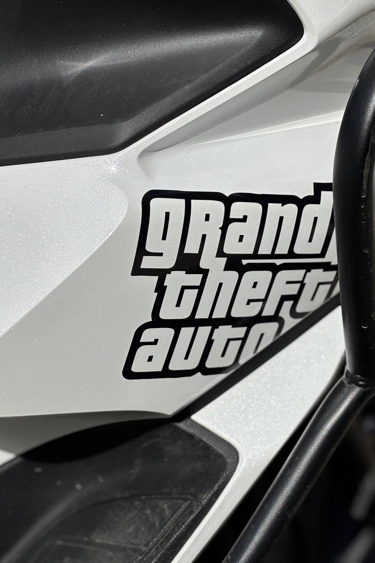 Motor ve Kask için Siyah GTA Sticker Etiket (15CM)
