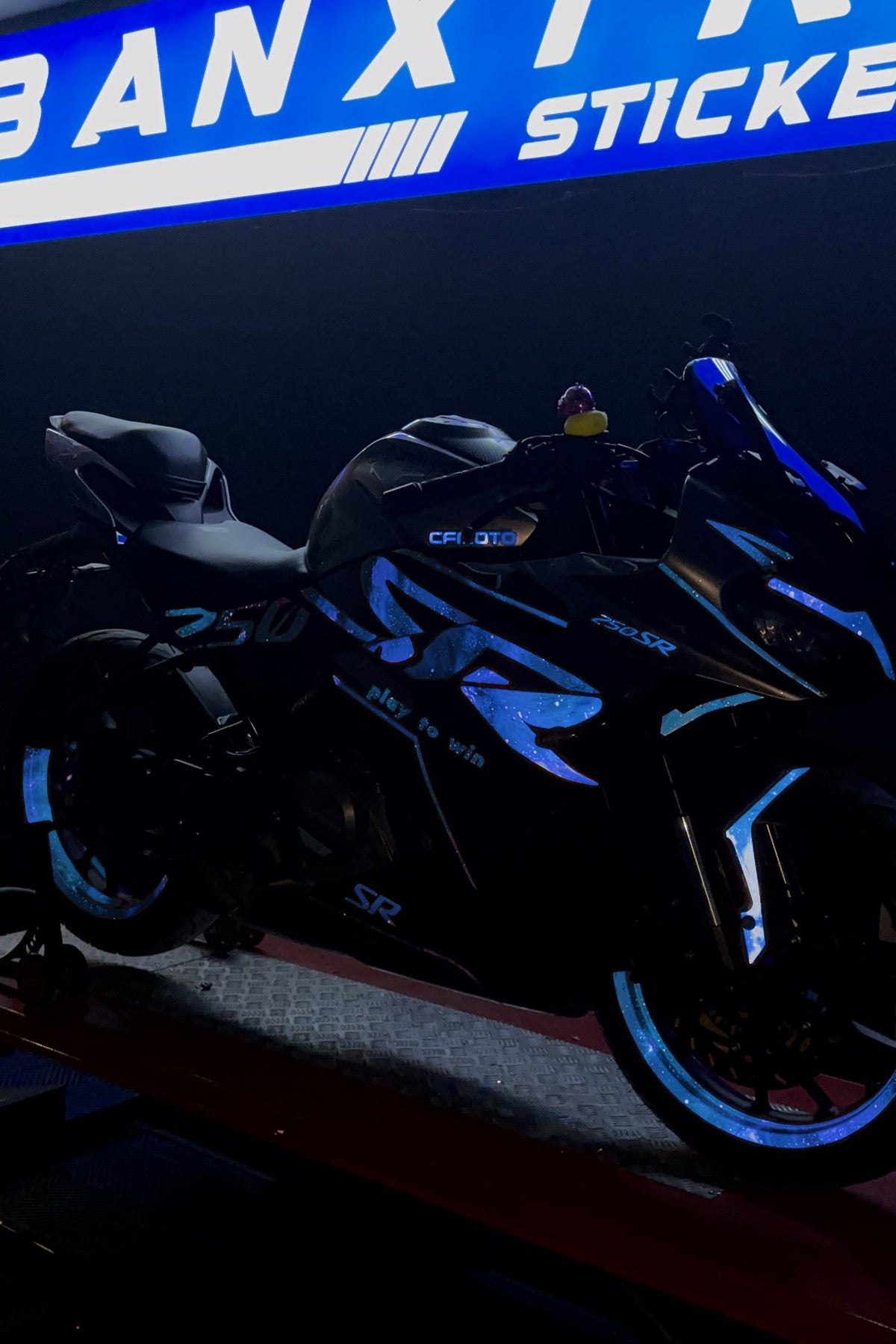 CFMOTO 250SR için Galaksi Desenli Komple Reflektörlü Sticker Seti (Sağ ve Sol)