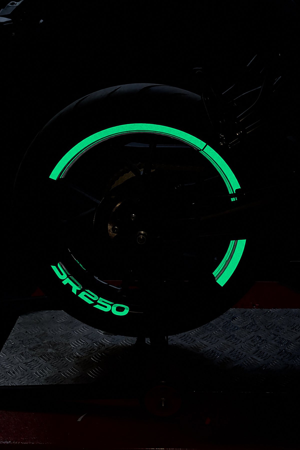 CFMOTO 250SR için Reflektörlü SR250 Yazılı Yarım Jant Şeridi (Ön-Arka Yeterlidir)