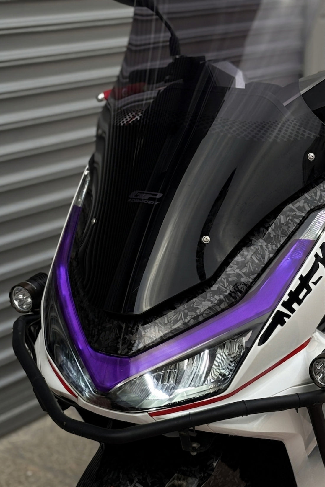 Honda PCX 2025 Model için Far Renklendirme Far Tasarım Film Sticker (Sağ ve Sol 2 Parçadan Oluşur)