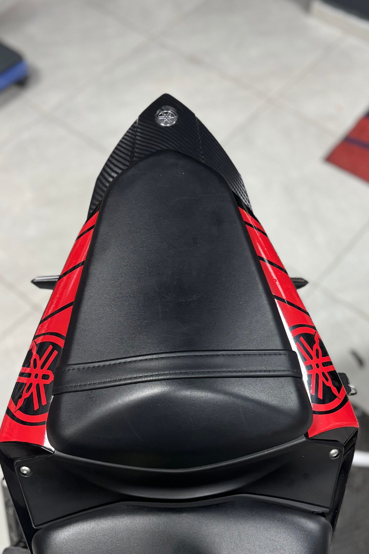 Yamaha Motor Grubu için Kırmızı Renk Kuyruk Sticker Etiket (2 Parça)