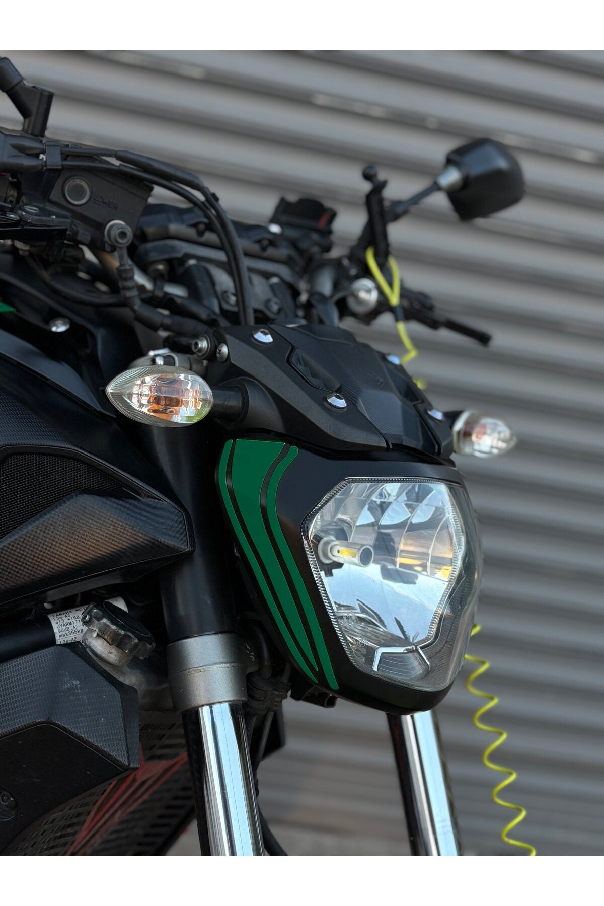Yamaha MT-07 için Far Kaşı Sticker Etiket (Sağ ve Sol ) (2014-2017 Yılları Arası Uyumlu)