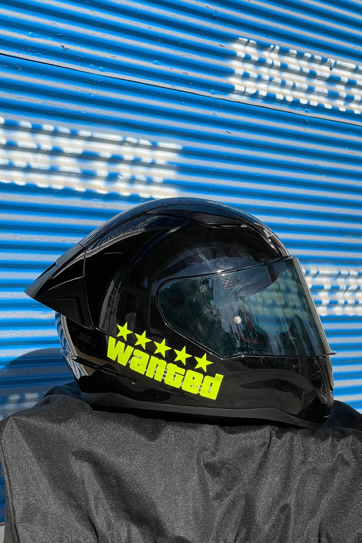 Motor-Araba-Kask için Dekoratif Neon Sarı Wanted Sticker Etiket 14CMx5CM