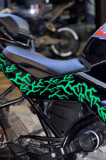 Motosiklet ve Kask için Reflektörlü Yıldırım Şimşek Seti 16'Lı