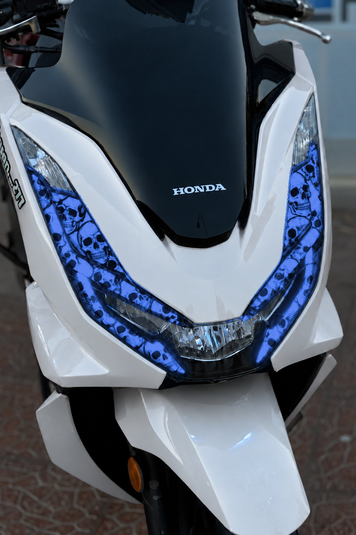 Honda PCX için Geniş Kalıp Kurukafa Desenli Far Filmi Far Tasarım Sticker