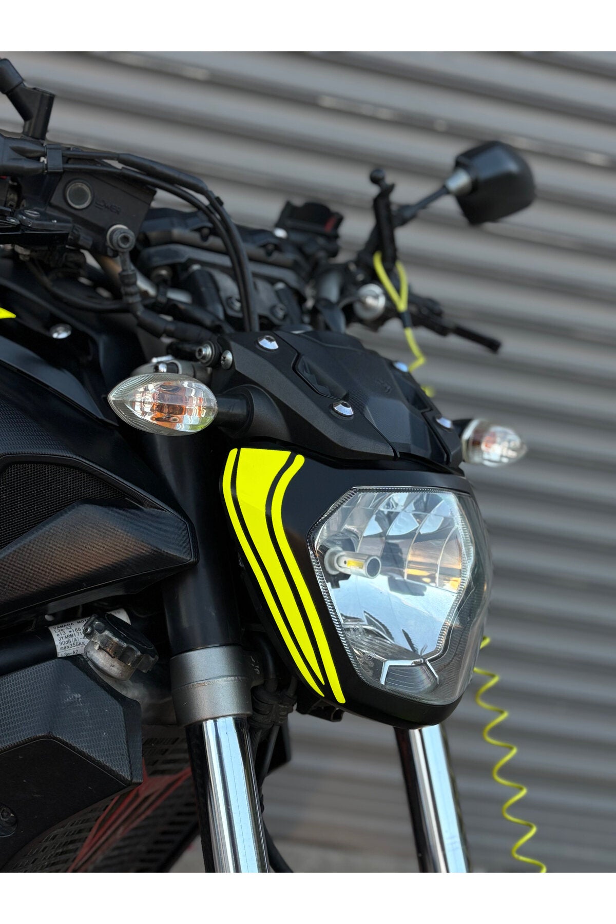 Yamaha MT-07 için Far Kaşı Sticker Etiket (Sağ ve Sol ) (2014-2017 Yılları Arası Uyumlu)