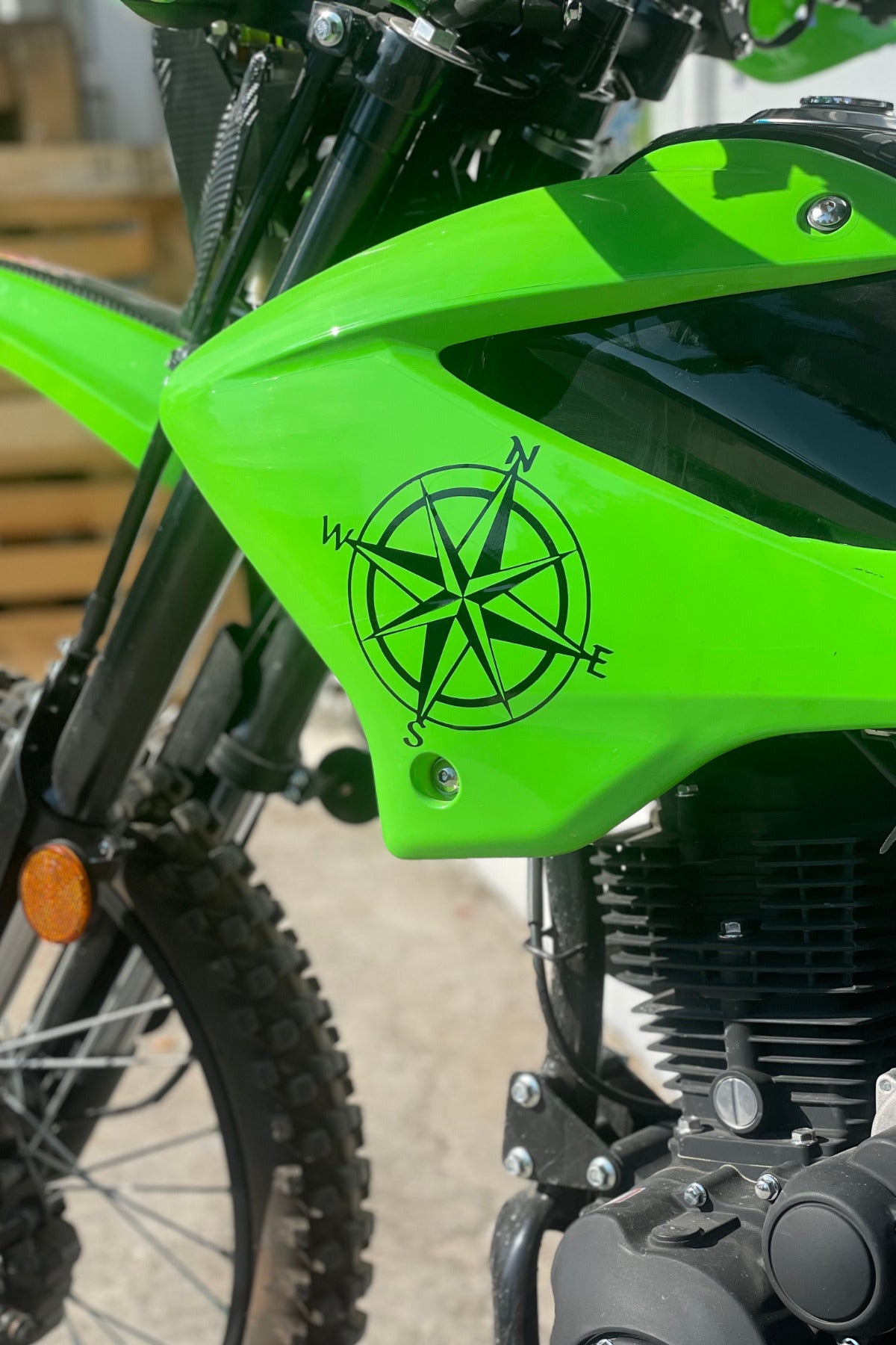 Araba-Motor-Pickup için Arazi Stili Siyah Pusula Sticker Offroad Sticker Etiket 15CMx15CM