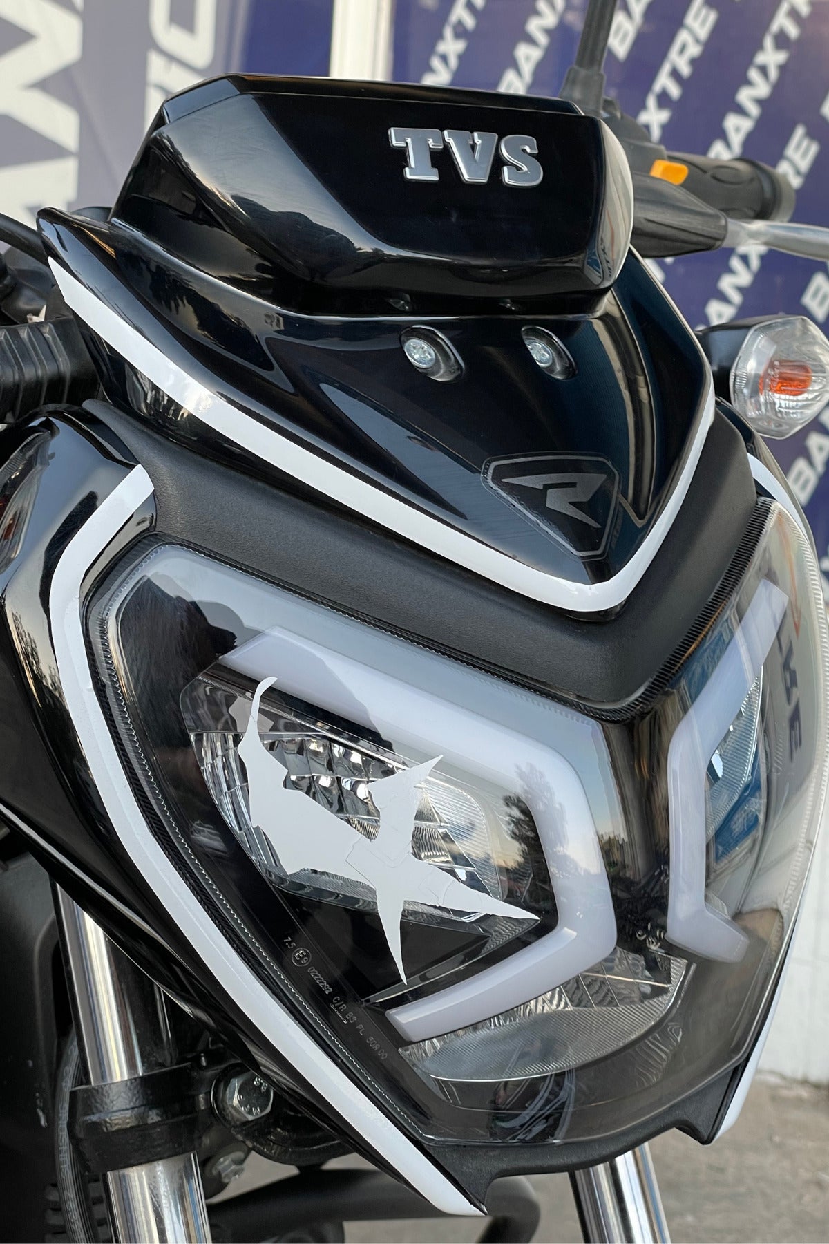 Motor Far Camı için Beyaz Venom Göz Sticker Etiket (1 Adet)