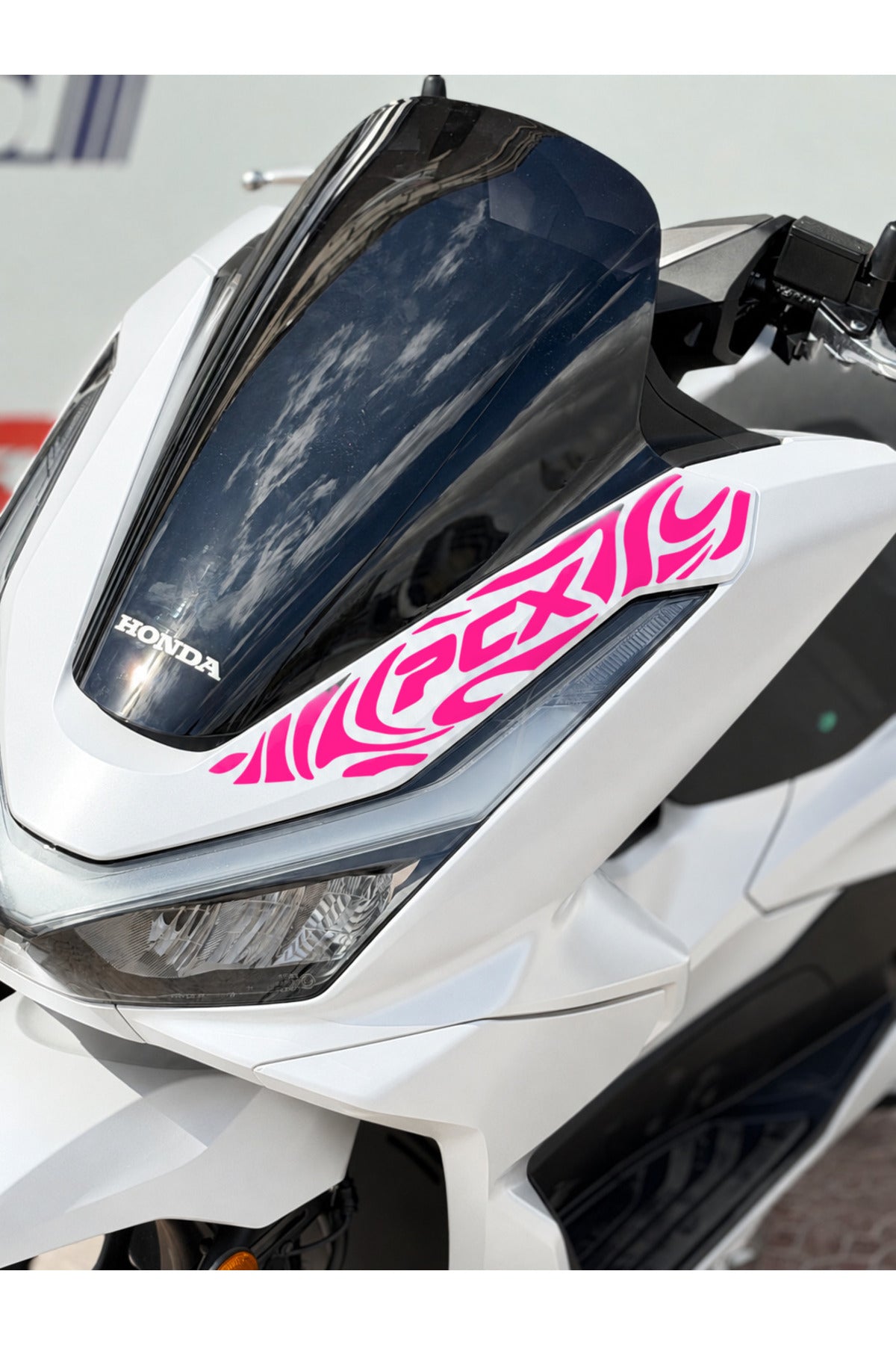 Honda PCX Deluxe için Ön Panel PCX Yazılı Tribal Yazı Dövme Sticker (2025-2026 Uyumlu)