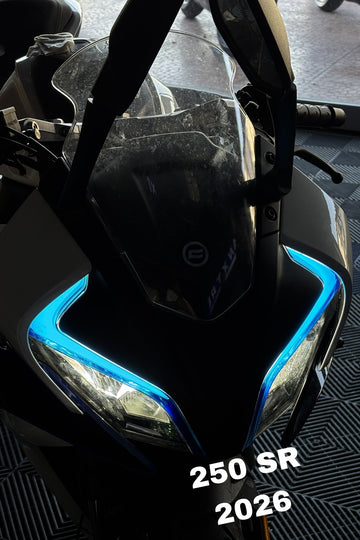 CFMOTO 250SR 2026 Model için Far Tasarım Gündüz Ledi Far Filmi Sticker Seti