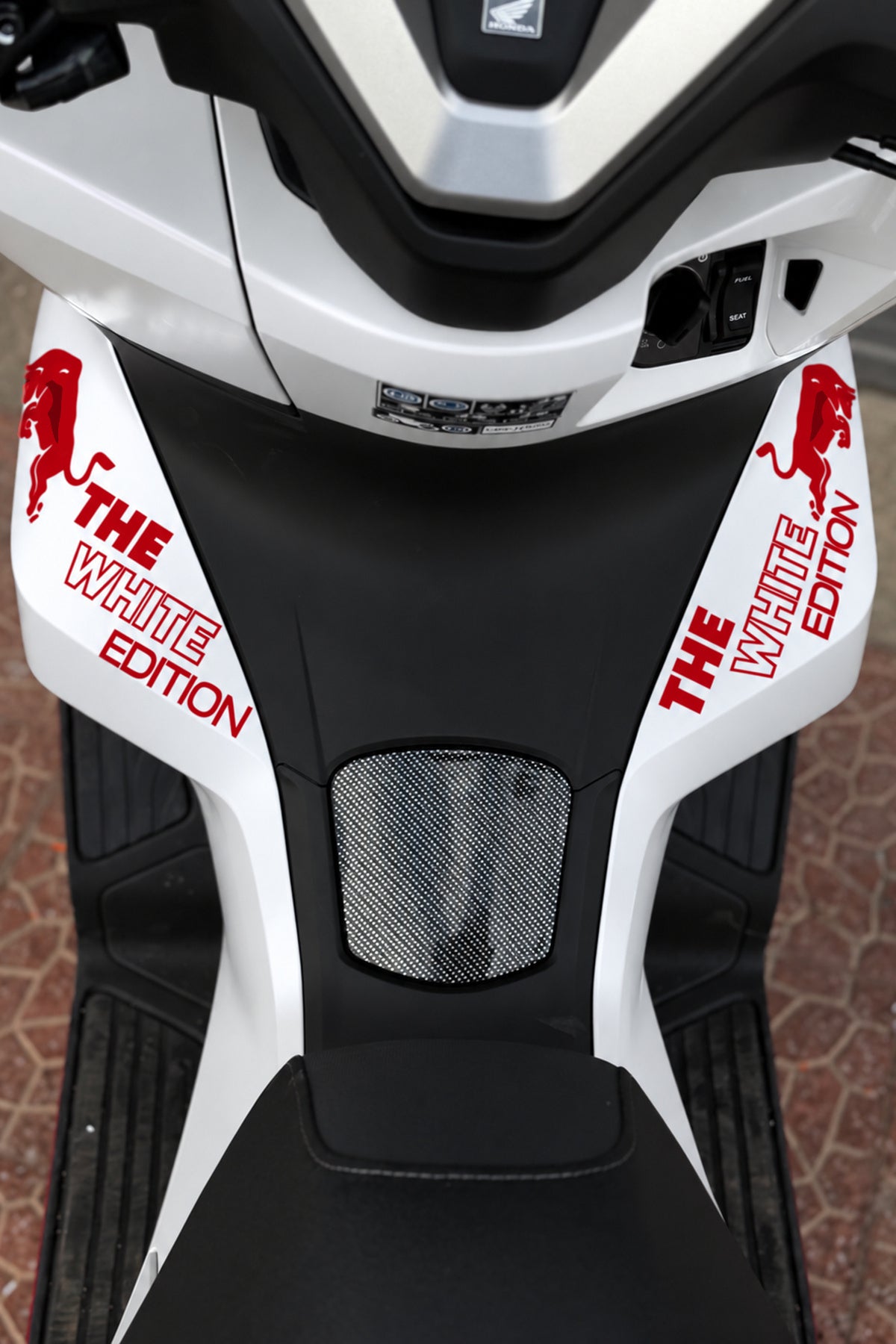 Honda PCX için The White Edition Boğa Sticker Etiket (Sağ ve Sol)