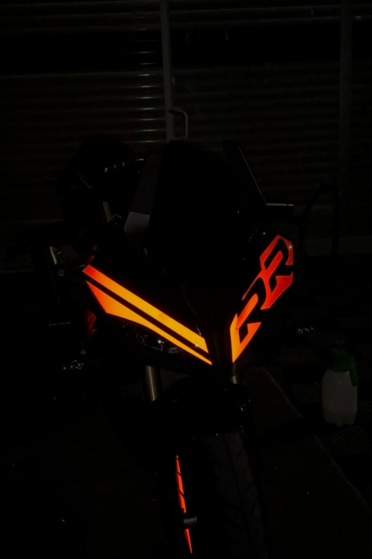 RKS SRK125R ve SRK 250R için Ultra Reflektörlü Kafa Detay Sticker (3 Parça)