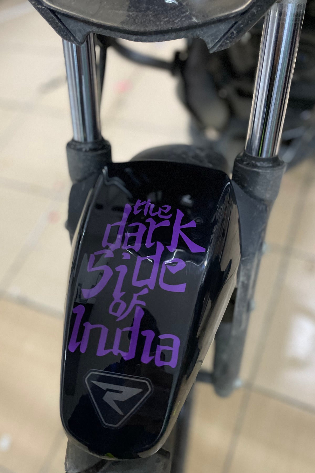 TVS-BAJAJ Motor Grubu için Oracal Mor Renk The Dark Side Of İndia Sticker Etiket (1 Adet)