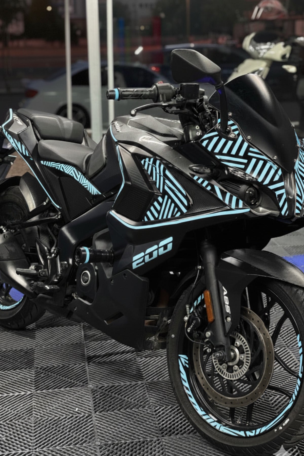 Bajaj Pulsar RS200 için Komple Baskılı Sticker Seti