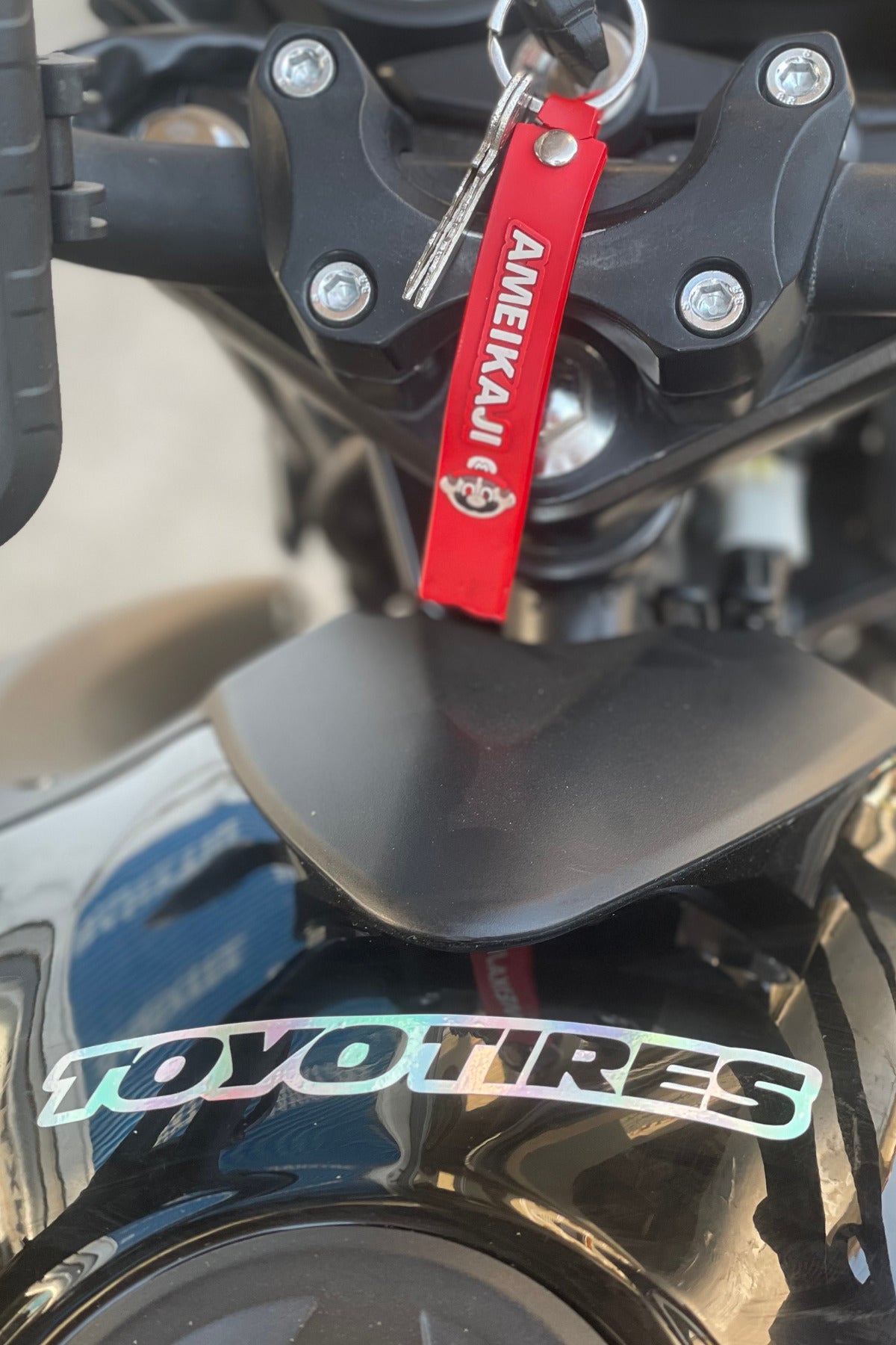 Motor-Araba-Kask için Toyotires Hologramlı Renk Değiştiren Sticker Etiket 13CMx2CM (1 Adet) Uyumlu
