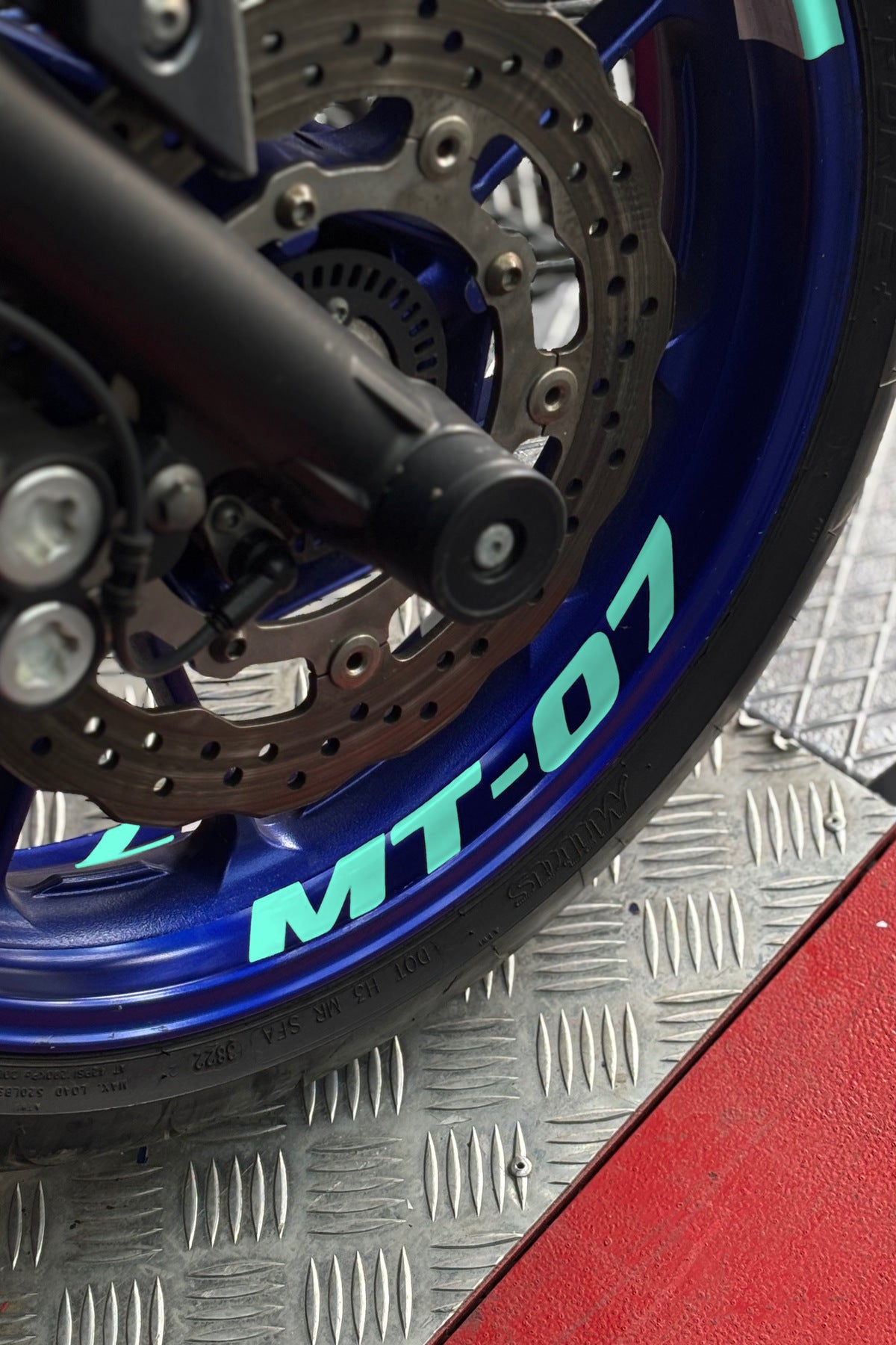 Yamaha MT-07 için Jant içi MT-07 Yazı Sticker Etiket ( 4 Adet) (Tüm Yıllara Uyumlu)