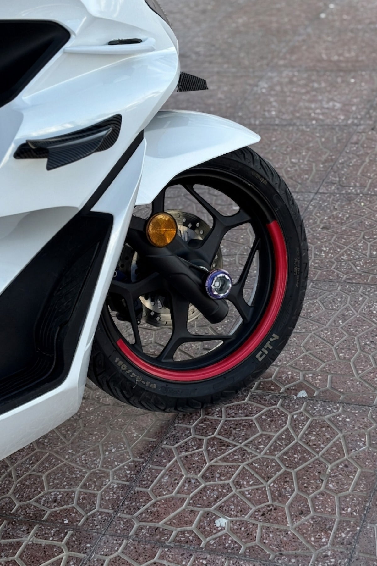 Honda PCX için Uyumlu Yarım Jant Şeridi Sticker Seti (4 Parça)