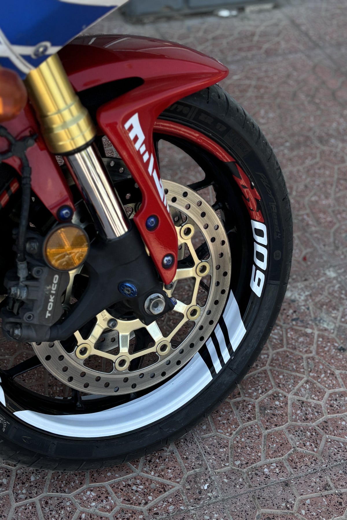 Honda CBR 600RR için Özel Uyumlu Jant Şeridi Sticker Seti (Kırmızı-Beyaz)