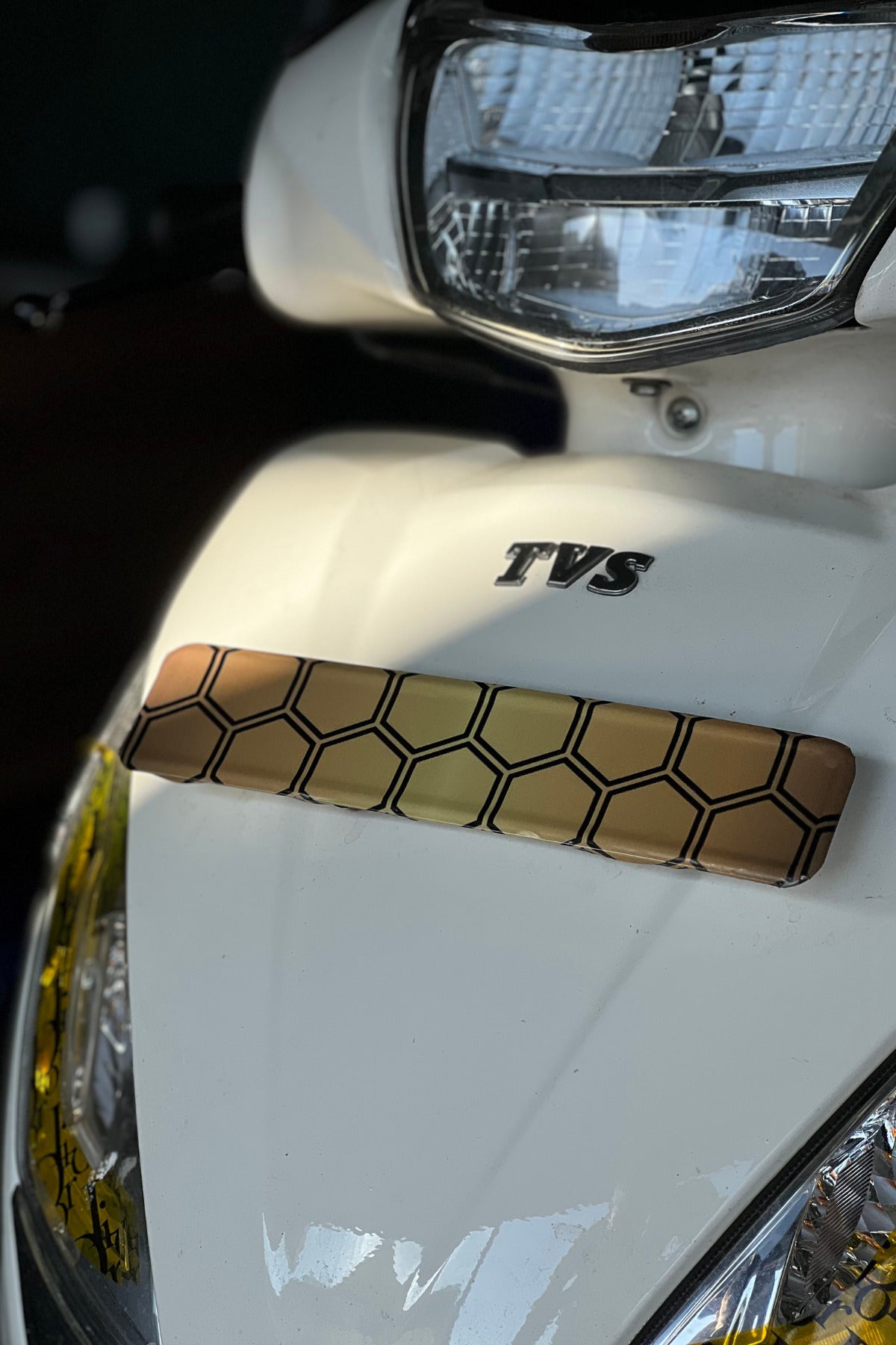 TVS Jupiter 125 Ön Plakası için Bayrak ve Desenli Sticker