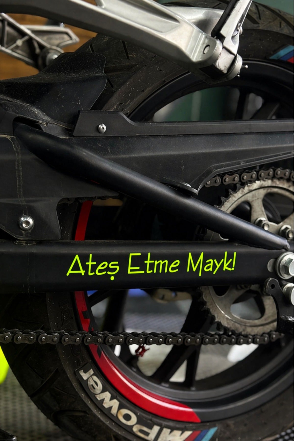 Motor ve Araba için Ateş Etme Mayk Sticker Etiket