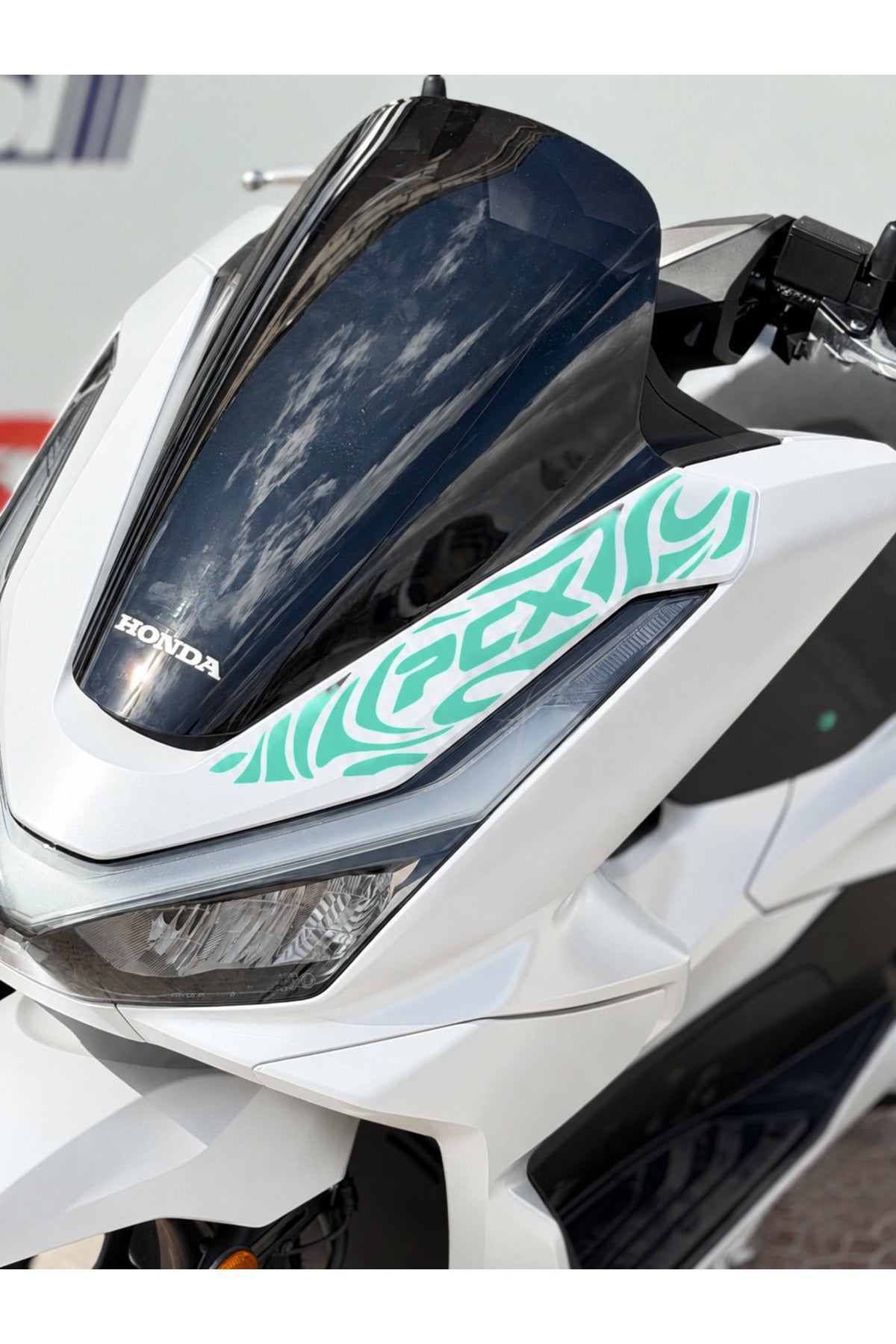 Honda PCX Deluxe için Ön Panel PCX Yazılı Tribal Yazı Dövme Sticker (2025-2026 Uyumlu)
