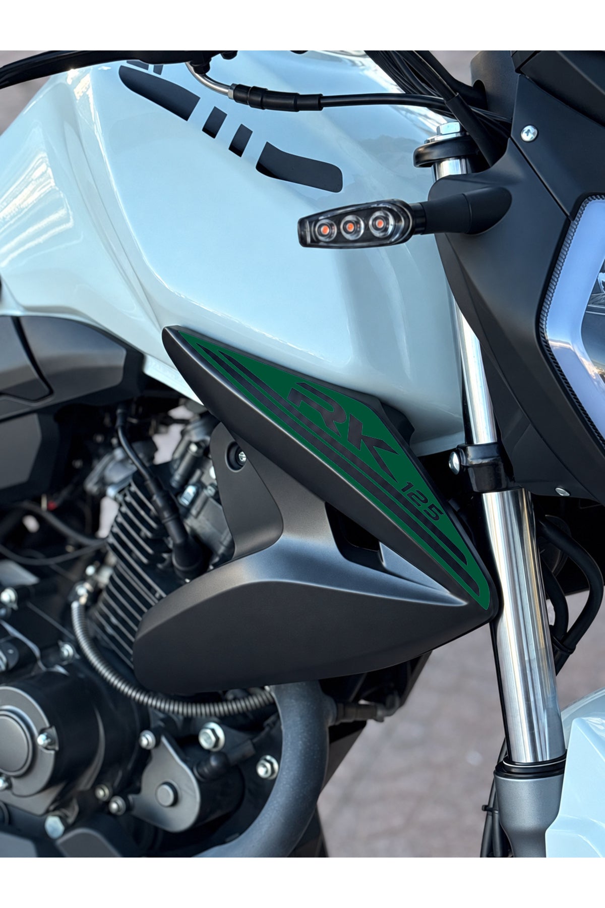 RKS RK125 için Yan Drenajlara Uyumlu RK 125 Sticker Etiket (Sağ ve Sol)