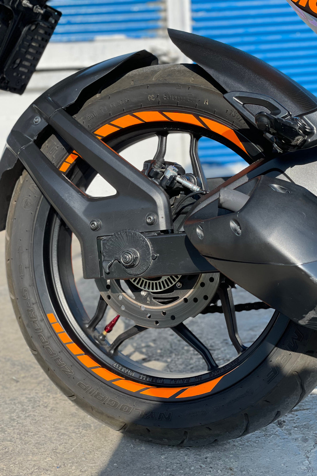 Motor Jantı için Orafol Neon Turuncu 8 Parça Kesikli Jant Şeridi (Tüm Motorlara Uyumlu)