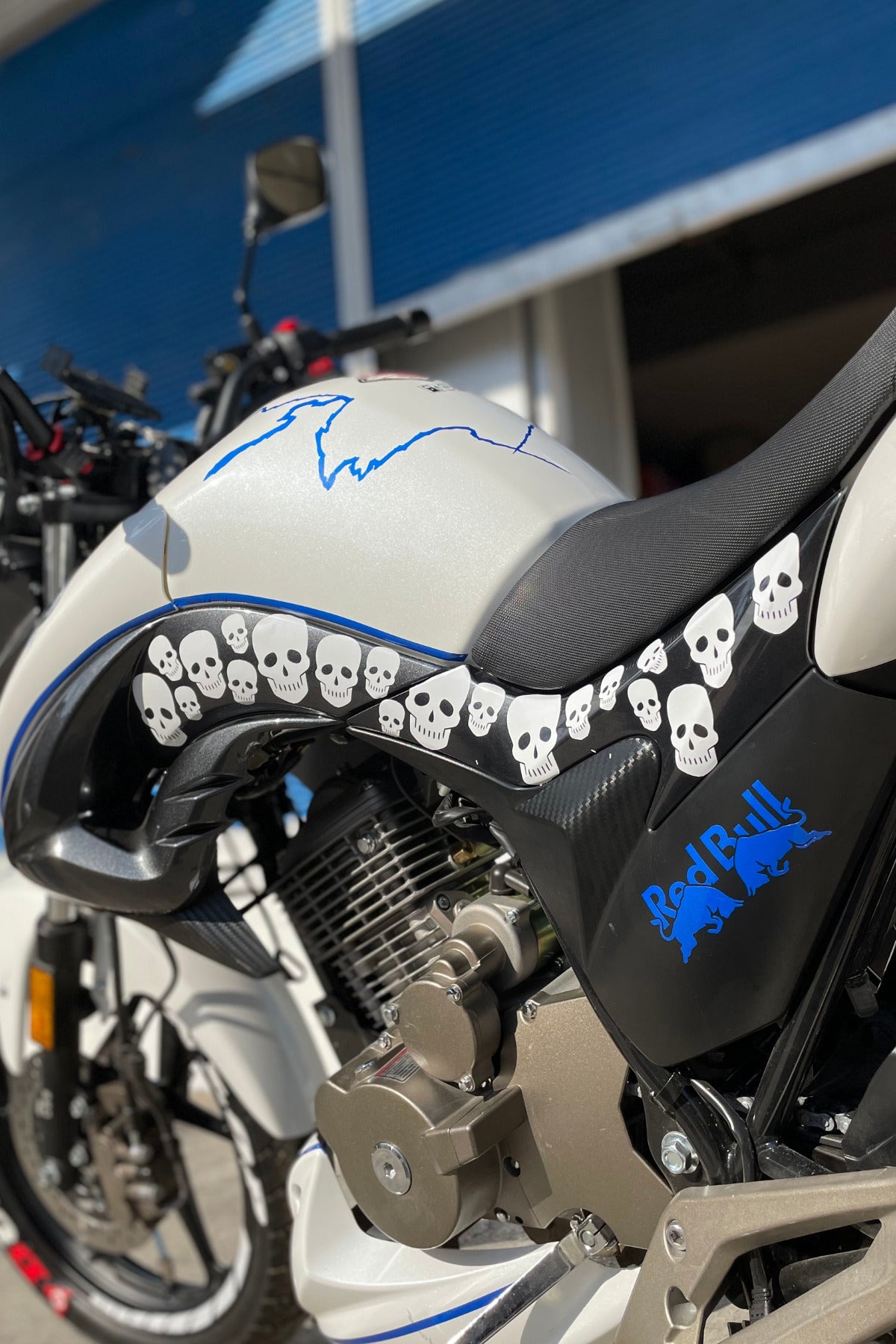 Motor-Kask-Araba için Beyaz Renk Kuru Kafa Görünümlü İskelet Etiketi Sticker